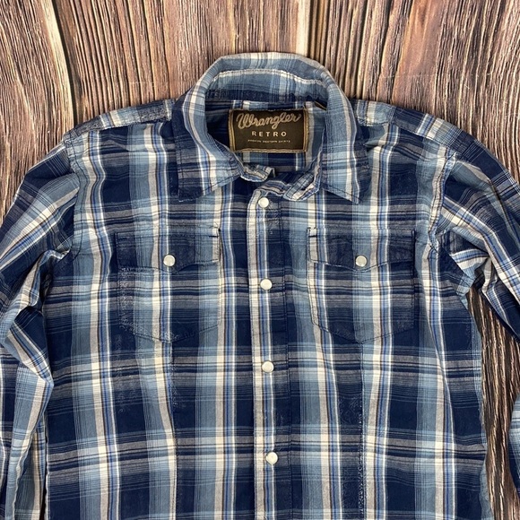 Wrangler Blue Plaid Button Down Shirt- Size Medium - Picture 2 of 15
